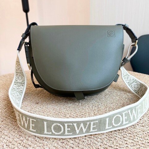 LOEWE/羅意威 gate系列橄欖綠馬鞍包大號
 五角星標