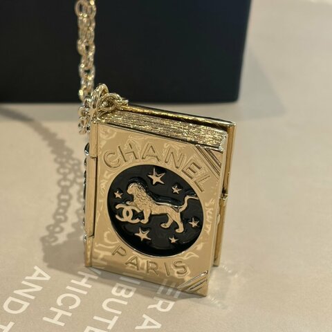 CHANEL  星座書本項鍊