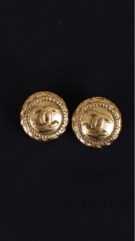 Chanel素金cc圆形耳夹