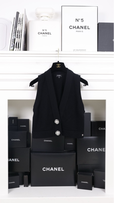 Chanel 22A高级手工坊黑色羊绒针织莱茵石水钻摁扣马甲背心上衣