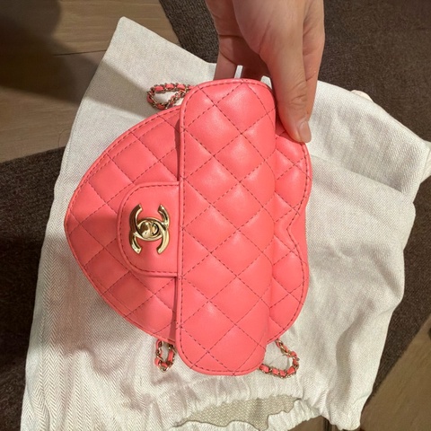 Chanel 粉紅大型愛心包