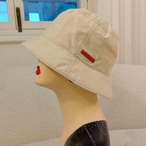 Prada 漁夫帽 S碼
