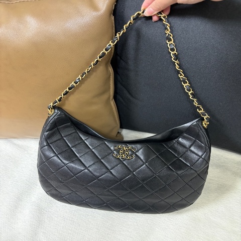 Chanel 19黑羊皮Hobo🖤