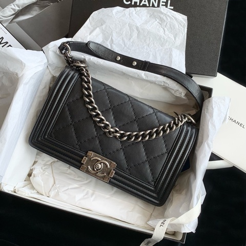 Chanel • 經典黑銀牛皮Le Boy 25 中號 🈶保卡