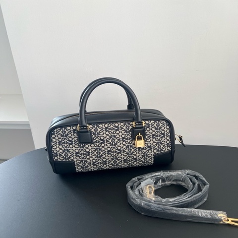 Loewe/羅意威Amazona波士頓，黑色