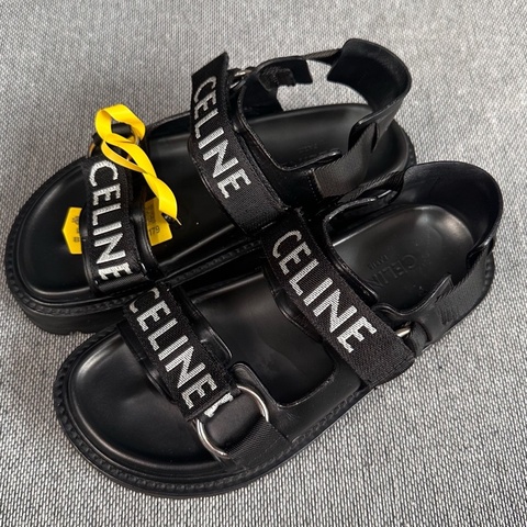 CELINE/賽琳 皮革 舒適休閒 一字帶涼鞋 女款 黑色  尺碼：36