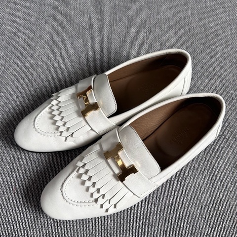 HERMES/愛馬仕 Royal 牛皮 金屬飾件 休閒單鞋 女款 白色 尺碼36.5