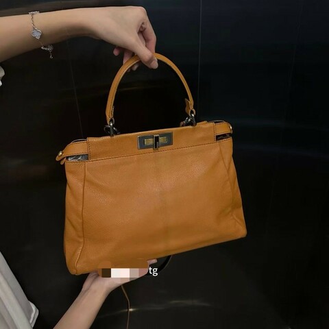 FENDI 棕色peekaboo 手提包肩背包