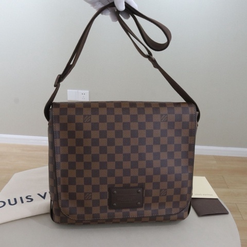 Louis Vuitton 路易威登 男士挎包 尺寸30*28*9cm，配件防塵袋