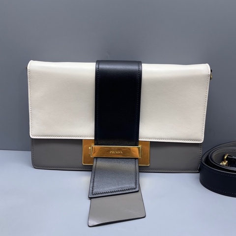 Prada 97新 拼色舌頭包