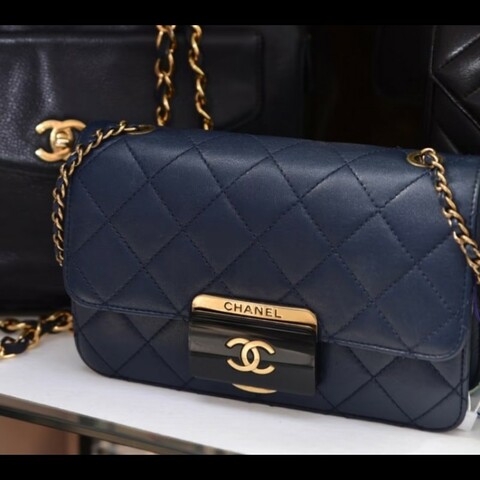CHANEL 香奈兒 絕版黑色壓克力金扣 深藍菱格紋口蓋鏈條包