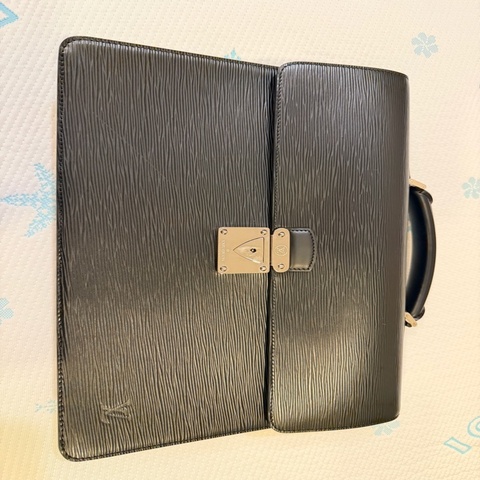②Louis Vuitton Epi Robusto 1 B