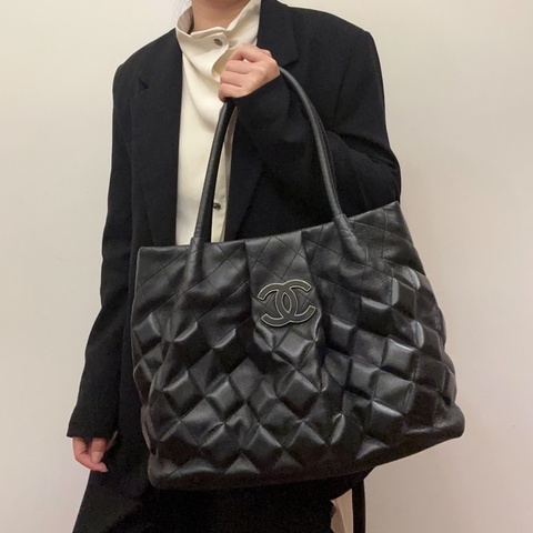 Chanel香奈兒🖤 黑銀立體菱格全皮托特包大雙C logo💕 98新✨12開 尺寸30*26*12