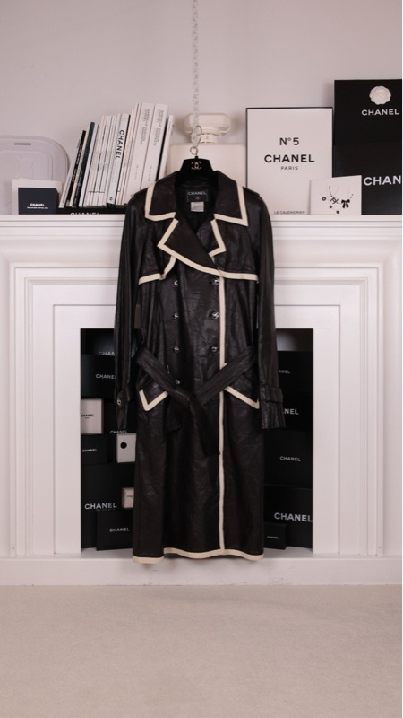 Chanel 05年秀款黑白滚边小羊皮腰带皮衣风衣外套