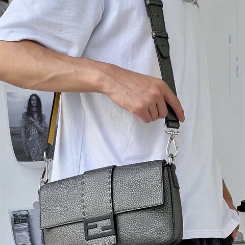 FENDI Baguette灰銀色法棍肩背斜背包26*15*4 98新配件塵袋