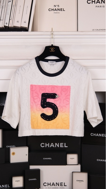 Chanel 24C秀款彩色5号字母镂空cc露脐短袖上衣