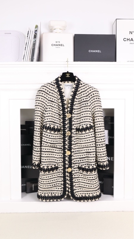 Chanel 90年秀款黑白条纹滚边四口袋金扣长款大衣外套