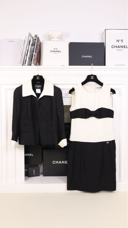 Chanel 09年春夏预告系列秀款黑白两口袋外套蝴蝶结无袖连衣裙套装