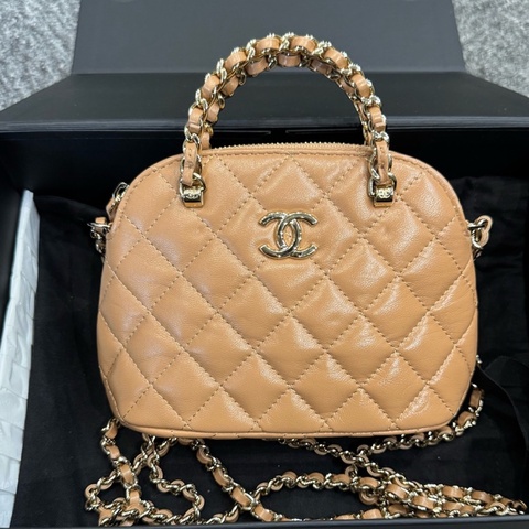 999新，Chanel 香奈兒 奶茶色mini貝殼包 25年購入