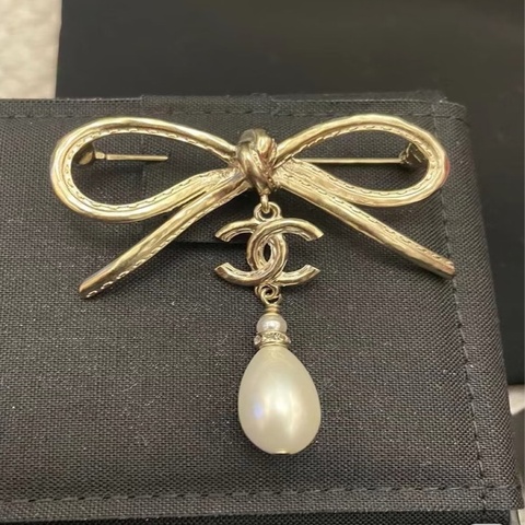 Chanel香奈兒 22s蝴蝶結 珍珠吊墜胸針（未使用）附件盒