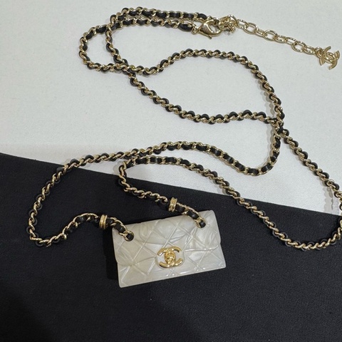 Chanel/香奈兒 23C 白色樹脂皮穿鏈長款 cf包包掛件鏈條金色項鍊 腰鏈 毛衣鏈經典cf造型