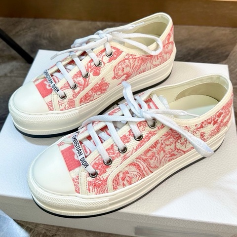 Dior 迪奧 Walk N 立體重工刺繡 板鞋 休閒鞋 厚底鞋 舒適百搭款 女款 粉色 尺碼：36碼 附件：盒子
