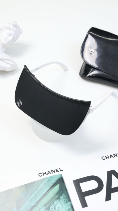 Chanel 黑白翻盖墨镜