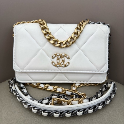 CHANEL 香奈兒 白色金扣19bag woc 芯片款
