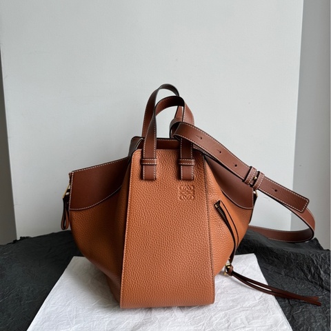 Loewe羅意威 Hammock小號吊床包，荔枝皮