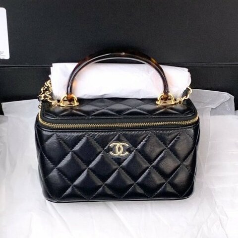 近全新 香奈兒/Chanel 黑色羊皮金扣長盒子化粧包