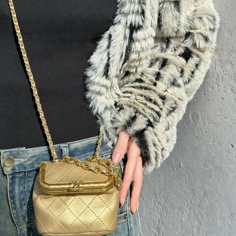 CHANEL kisslockmini 金色肩背斜背鍊條包 11*10*6 98新配件塵袋