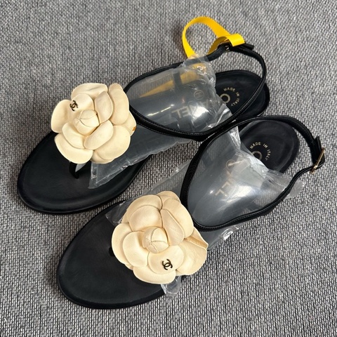 Chanel/香奈兒  牛皮 山茶花夾趾平底涼鞋  已贴底尺碼：37.5