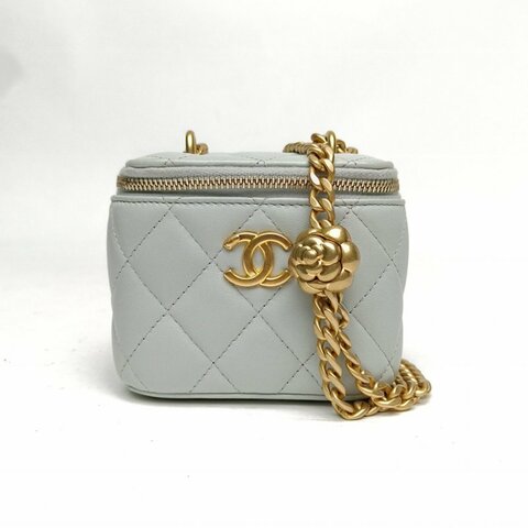 CHANEL 霧霾藍羊皮革金扣方盒子化妝包黑色山茶花調節扣肩背包