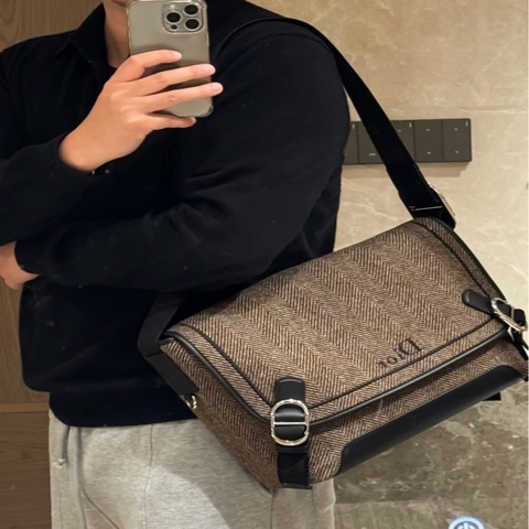 Dior迪奧  26年新款Jett 郵差包 尺寸31cm*15cm*25cm  成色極新