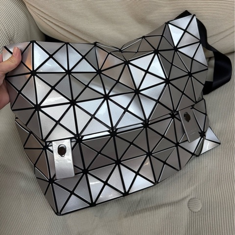 Issey Miyake 三宅一生 銀色幾何單肩斜挎郵差包 成色97新