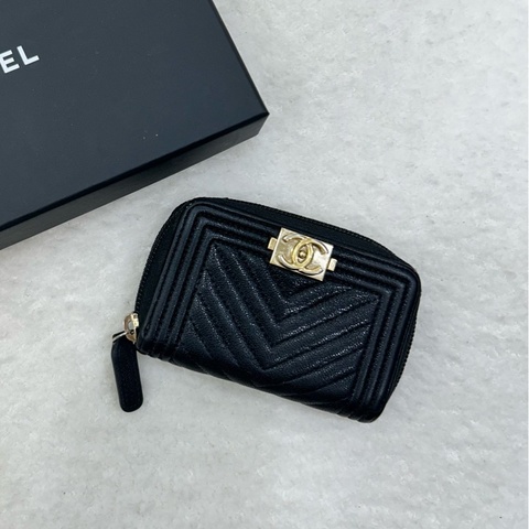 Chanel 黑金山形紋小牛皮BOY拉鍊零錢包A80602
