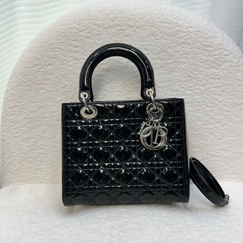 DIOR黑漆亮牛皮Lady dior 黛妃包中號