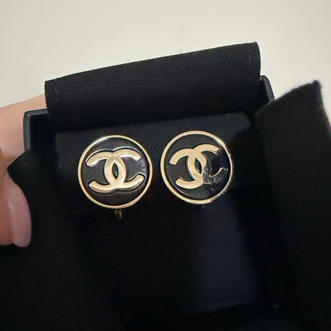 Chanel 圓形logo耳夾