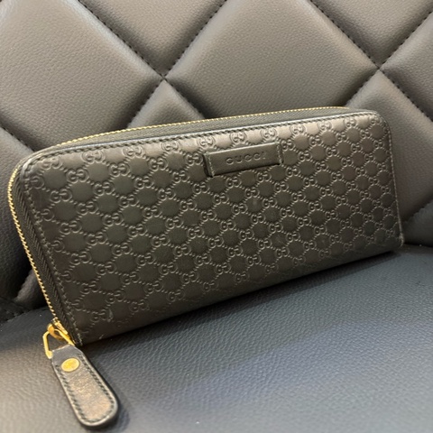 Gucci 黑色壓紋拉鍊長夾
