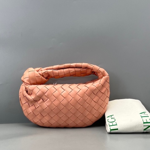 Bottega Veneta 葆蝶家編織款扭結包皮粉色 尺寸23*13*6cm