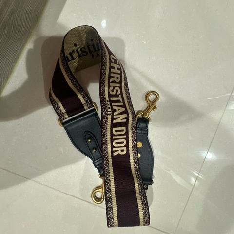 Dior紅米相間背帶