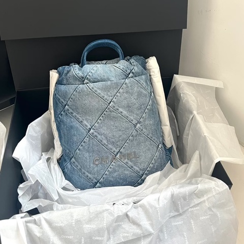 Chanel • 經典丹寧牛仔銀釦22 Bag 後背包 芯片款✨ 全配