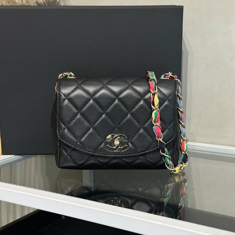 CHANEL 21P彩虹鍊條斜背包 - 黑金31開