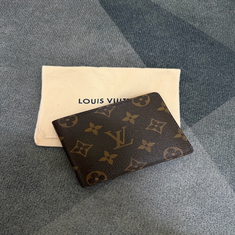 Lv經典老花對開短夾