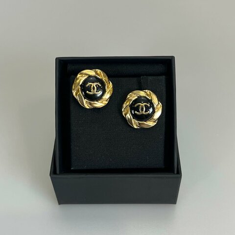 CHANEL A22/A 金實心裝飾耳環