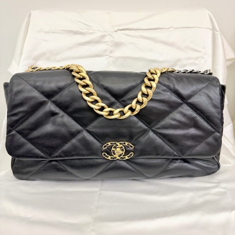 Chanel 19 maxi特大型斜背包