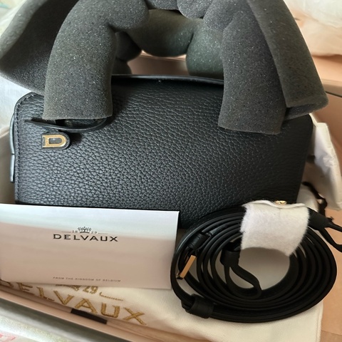 Delvaux cool box nano 黑 全新膠帶未拆 沒有背過