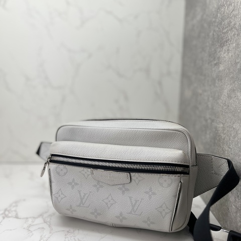 香緹國際精品 LV 灰老花 胸包 1179