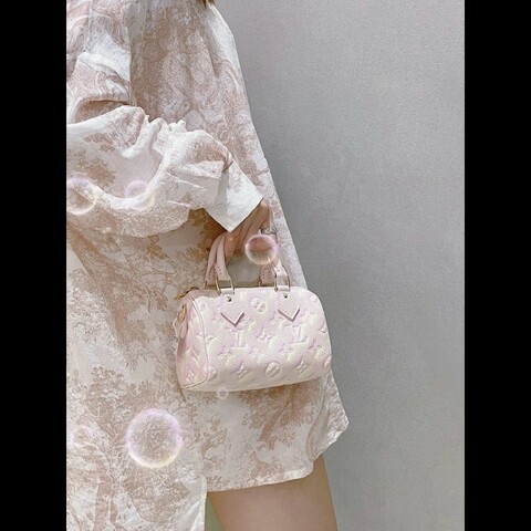 LV 秀款限定星辰speedy nano 98新左右輕微正常使用感 晶片款 仙女色china限定款 好價大幾千～。