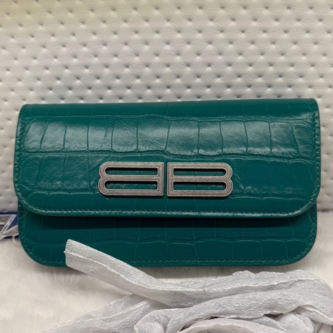 Balenciaga巴黎世家Gossip寶石綠鰐魚壓紋法棍包 底長19cm